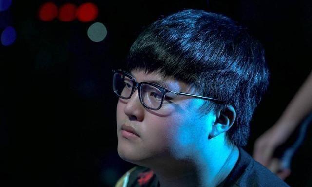 Uzi韩服战绩惨不忍睹,EZ胜率低到吓人,又遇到了演员?