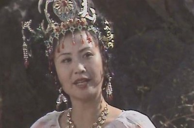 ​4版铁扇公主现状：王凤霞已离世，蔡少芬生活美满，而她最有钱！