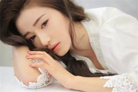 吵架和女朋友和好发什么