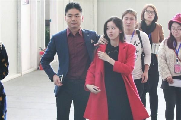 刘强东与奶茶妹妹离婚实锤，最致命的不是出轨，而是图五