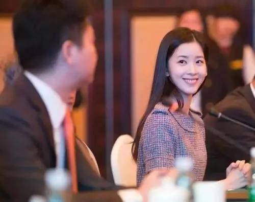 刘强东与奶茶妹妹离婚实锤，最致命的不是出轨，而是图五