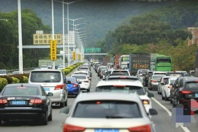 许广高速拥堵50公里,春节回家的路,真的不好走