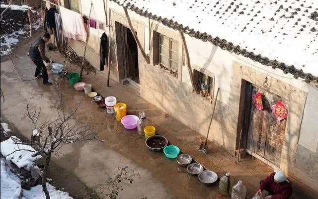 雪水怎么保存不变质(让冬天雪水保存不变质的小技巧)