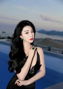 范冰冰怀孕传闻再起,监控显示小腹臃肿,粉丝警告造谣!