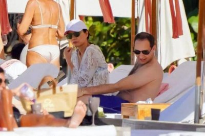 奔六的邓文迪,鲜肉男友已经熬秃