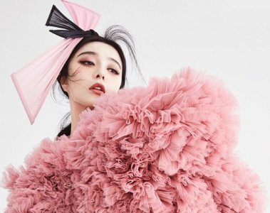 范冰冰登大刊封面 满屏粉色美艳霸气十足