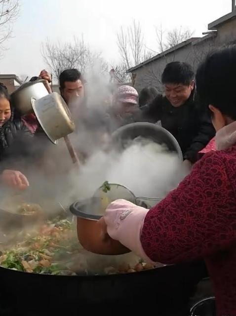 舌尖上的大锅菜,带你去探秘民间传统美食“满汉全席”