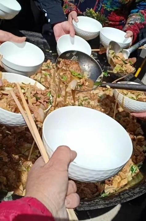 舌尖上的大锅菜,带你去探秘民间传统美食“满汉全席”