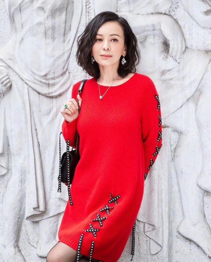 “毒舌”雪姨登上“男人装”,演技超群无话可说,原来身材也不差