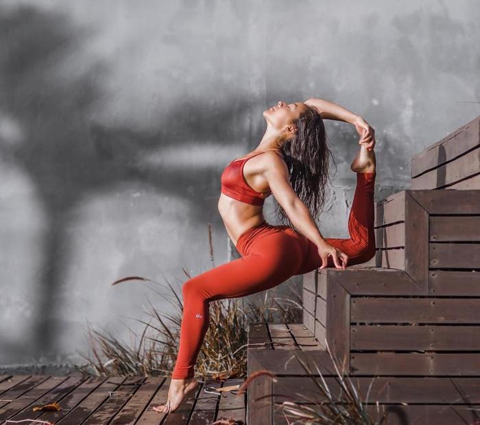 “毒舌”雪姨登上“男人装”,演技超群无话可说,原来身材也不差