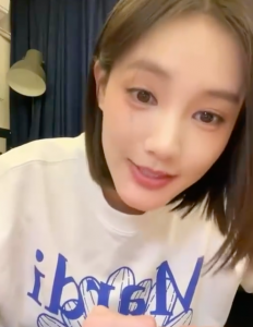 502粘牙?李一桐录跑男时牙崩了 又一个笨蛋美女