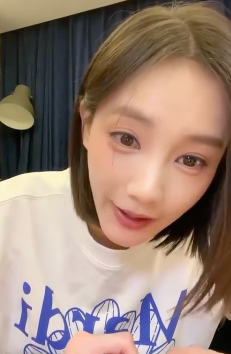 李一桐录跑男时牙崩了