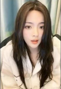 杨超越回应直播言论:真的就是玩笑话