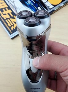 ​刮胡刀可以带上飞机吗，电动刮胡刀和电推子能带上飞机吗？