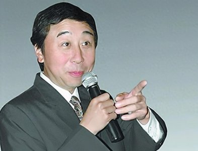 ​老艺术家冯巩的妻子气质优雅，结婚40年两人依然生活幸福