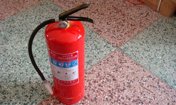 灭火器里面装的是什么,灭火器里面白色的粉末是什么有毒吗图4