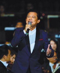 ​莫华伦是著名歌唱家，63岁抛弃结发妻子，65岁娶小20岁学生引争议