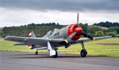 ​螺旋桨大战喷气式：志愿军近战突击，战斗英雄打得F86凌空爆炸