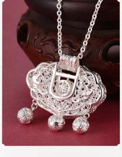 925纯银和999纯银的区别是什么?925纯银的会不会掉色-第1张图片-