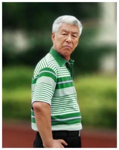 ​他是国家一级演员，辛苦工作惨遭儿女啃老，75岁仍带病妻拍戏