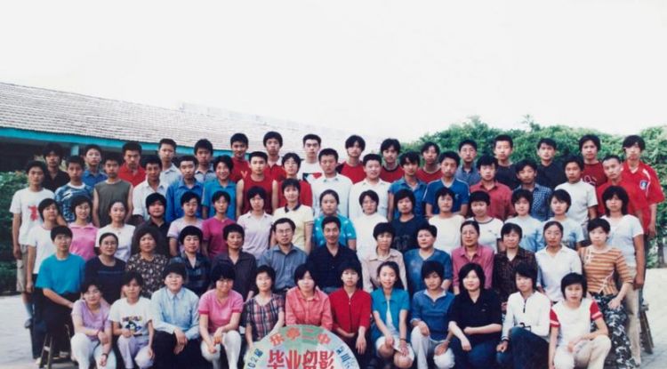 初中毕业做什么工作才好