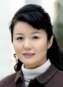 ​郑卫莉与赵君离婚21年：她带着儿子再嫁婚姻幸福，他60岁却仍