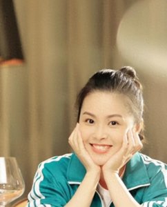 38岁的奀妹王莉莉,戏里与西洋蔡恩爱了十年,戏外的丈夫从不出镜