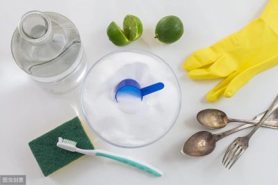 ​小孩衣服上的顽固污渍怎么去除（衣服顽固油渍清洗妙招）