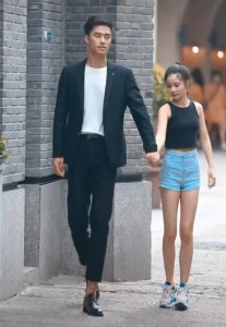 ​最萌30cm身高差牵手：体重差了2倍，仅因一点，腿长意外一样