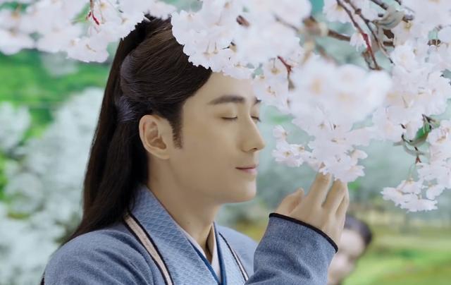 《花谢花飞花满天》花无谢本来不是亲生,从出生就被人偷换