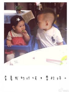 ​何洁二胎女儿曝光?吴克群干女儿乌龙被认错