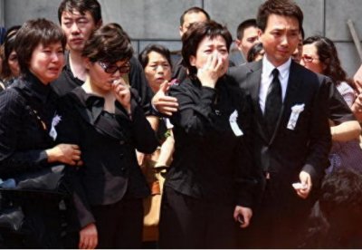 刘继红:在悲痛中送走丈夫罗京,7年后她带着儿子改嫁富商