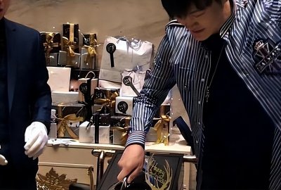 上海一富婆为“鸭王”豪投上百万,丈夫得知后自叹不如:玩的真花