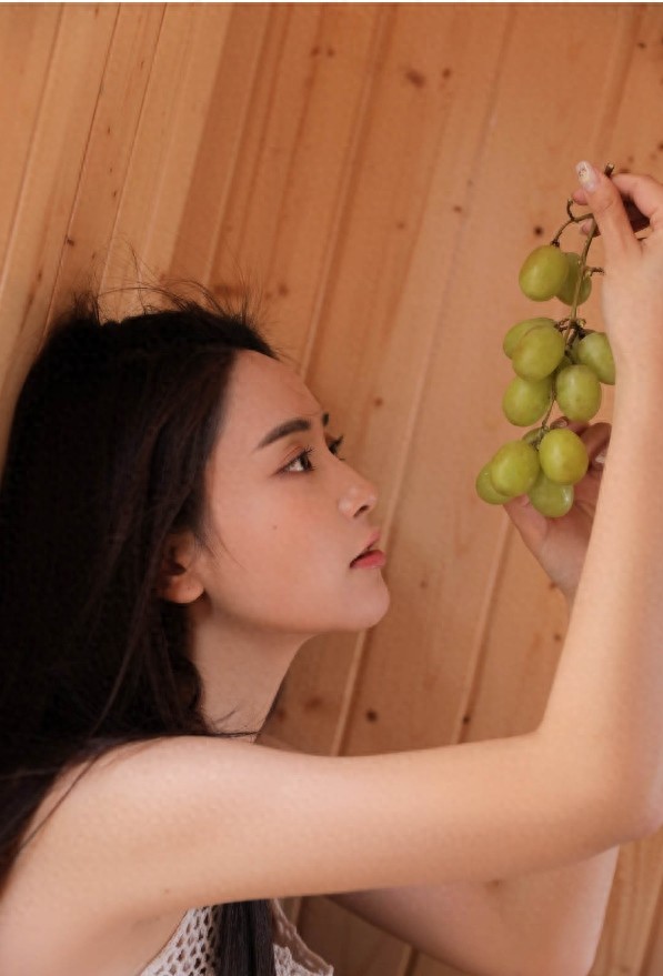 长发美女迷人清纯写真图片