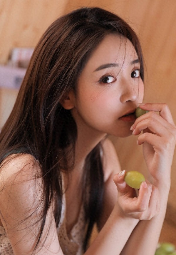 长发美女迷人清纯写真图片