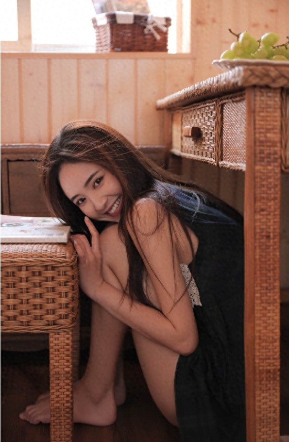 长发美女迷人清纯写真图片