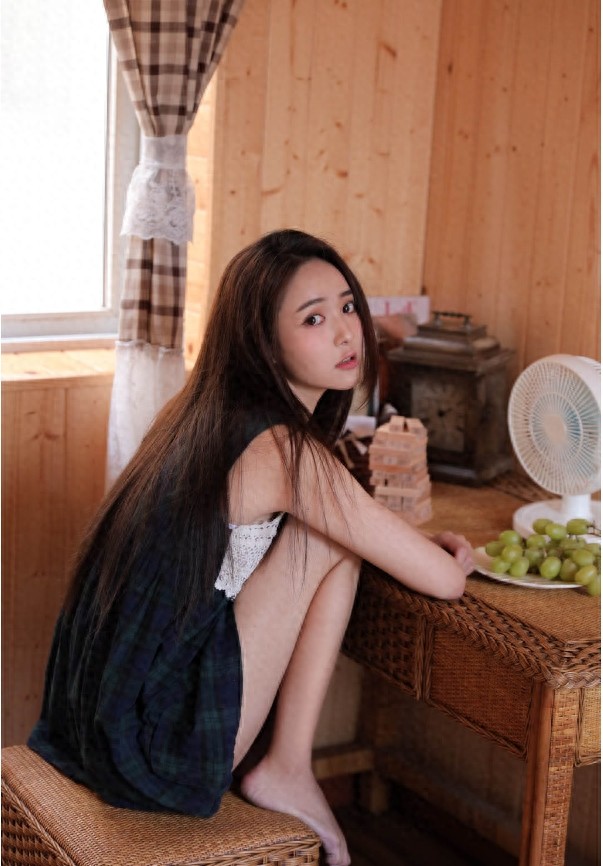 长发美女迷人清纯写真图片