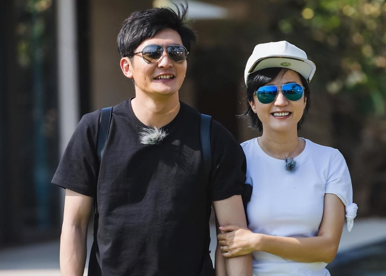 郭京飞个人资料简介作品（大器晚成郭京飞：和鲍莉认识一个月就结婚，17年过后恩爱如初）