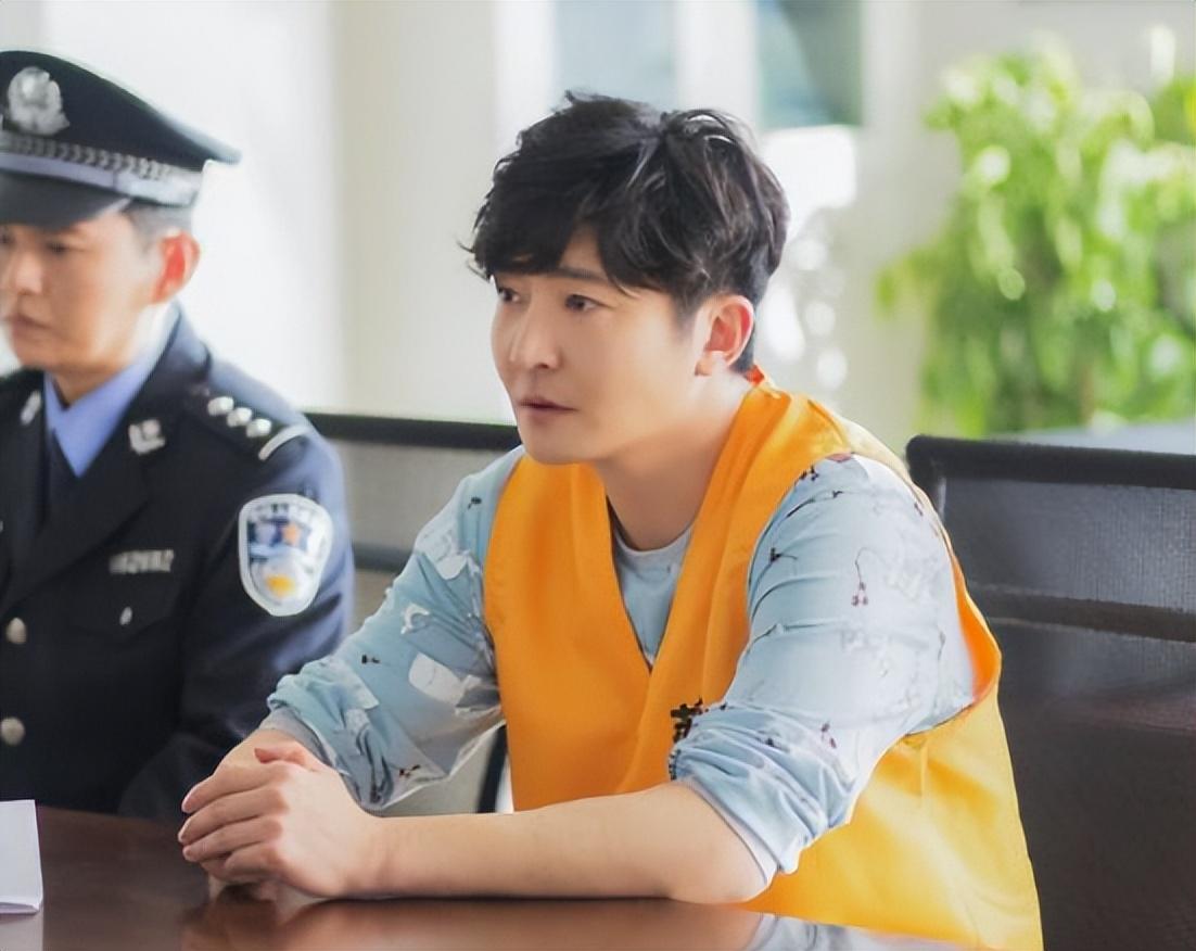 郭京飞个人资料简介作品（大器晚成郭京飞：和鲍莉认识一个月就结婚，17年过后恩爱如初）