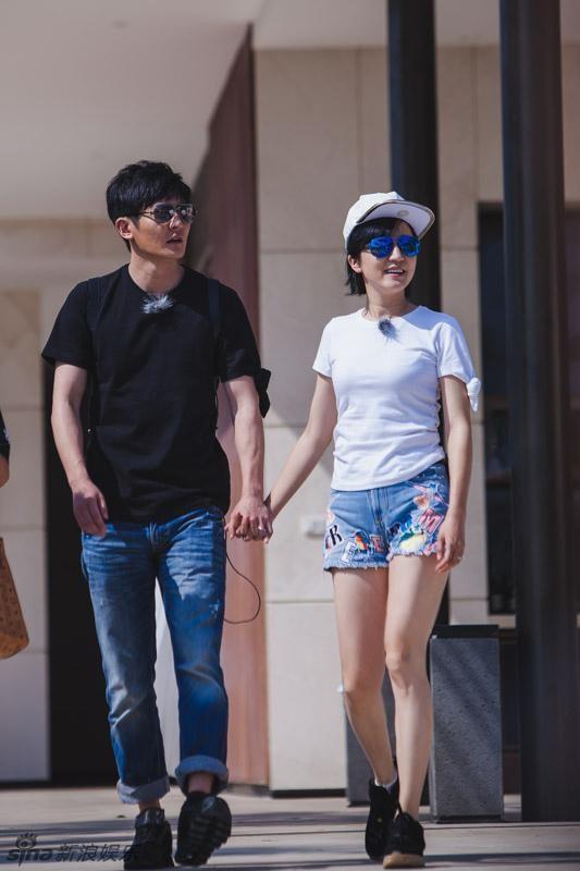 郭京飞个人资料简介作品（大器晚成郭京飞：和鲍莉认识一个月就结婚，17年过后恩爱如初）