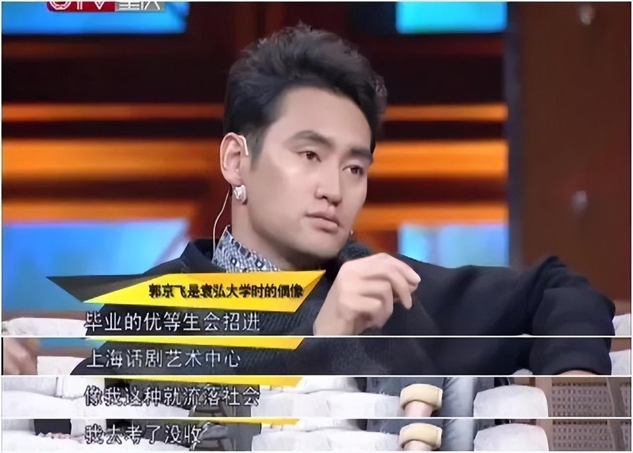 郭京飞个人资料简介作品（大器晚成郭京飞：和鲍莉认识一个月就结婚，17年过后恩爱如初）