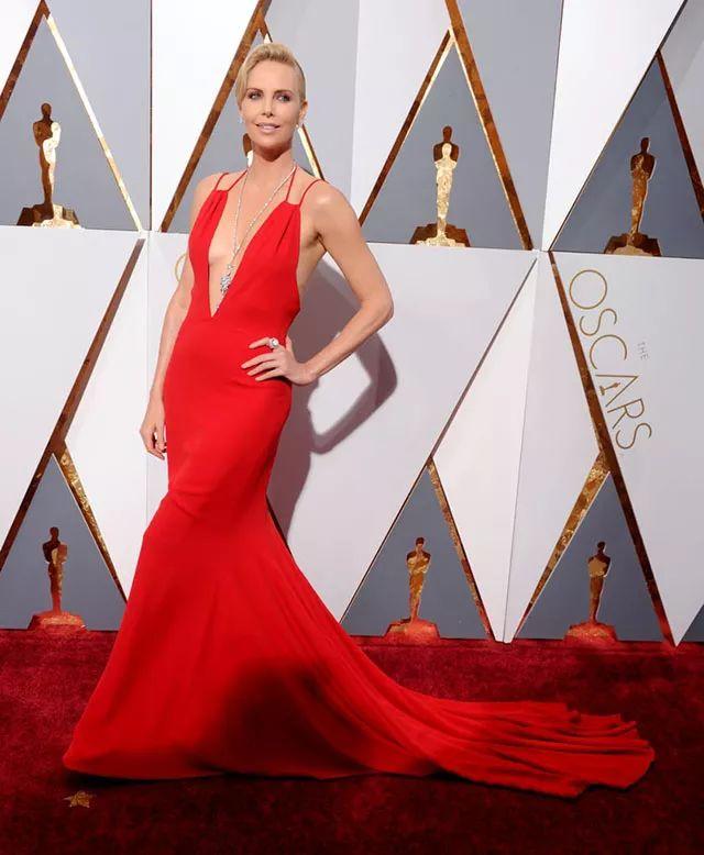 奥斯卡红毯礼服大全（看多了奥斯卡红毯上的华服）(19)