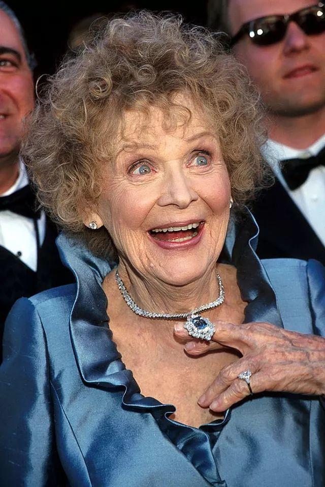 奥斯卡红毯礼服大全（看多了奥斯卡红毯上的华服）(12)