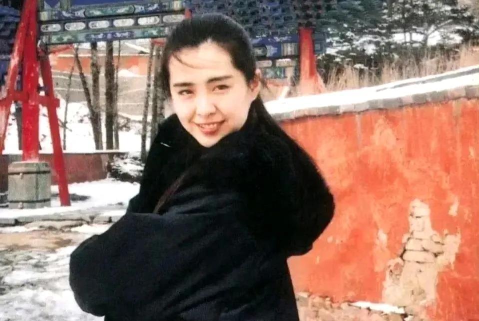 王祖贤颜值巅峰期有多美，天王们都为她争先恐后！