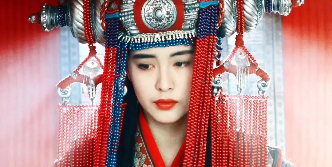 王祖贤颜值巅峰期有多美，天王们都为她争先恐后！