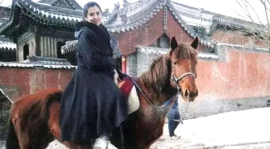 王祖贤颜值巅峰期有多美，天王们都为她争先恐后！