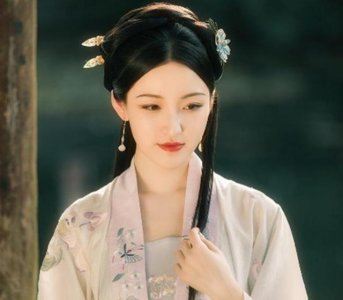 ​《一等俏农女》睁眼便被迫分家,她和瘸夫乡下种田赚钱养崽