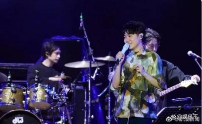 ​吴青峰发文批评演唱会手机海陋习 解释自己为何状态不佳