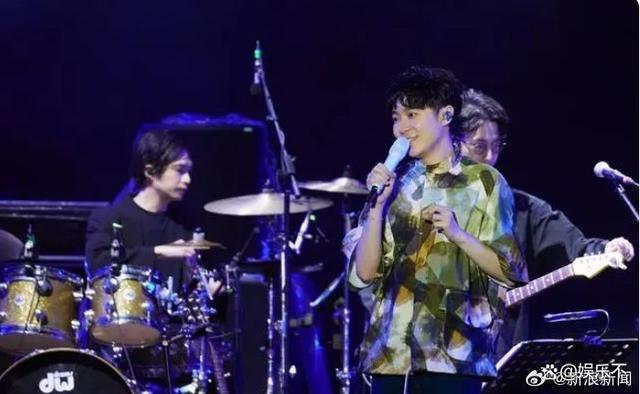 吴青峰发文批评演唱会手机海陋习 解释自己为何状态不佳