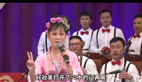 赵本山和众弟子唱二人转（赵家班神仙阵容合体）(5)